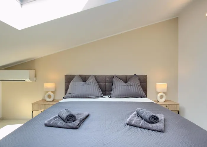 Penthouse Sophia * 메덜린